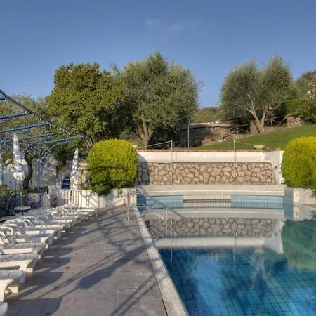 Termini-sant'agata Sleeps 4 With Pool Daire Termini