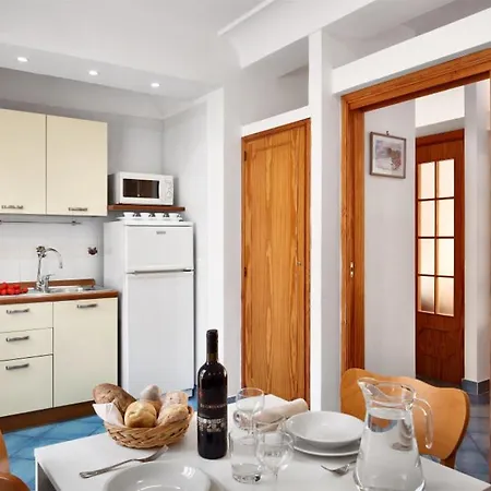 Daire Termini-sant'agata Sleeps 4 With Pool